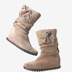 STUART WEITZMAN Taupe Suede Fur Lined Boots Size 6.5